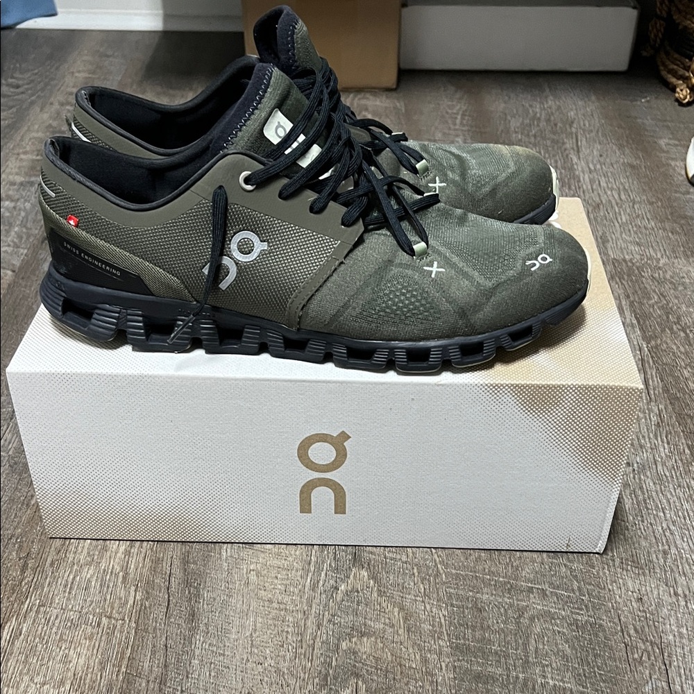 On Running Men's Green and Black Sneakers